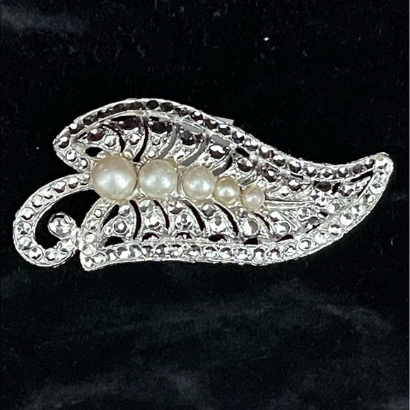 Rhinestone pearl 1950’s vintage theme borsch / pin accessory - Picture 2 of 2